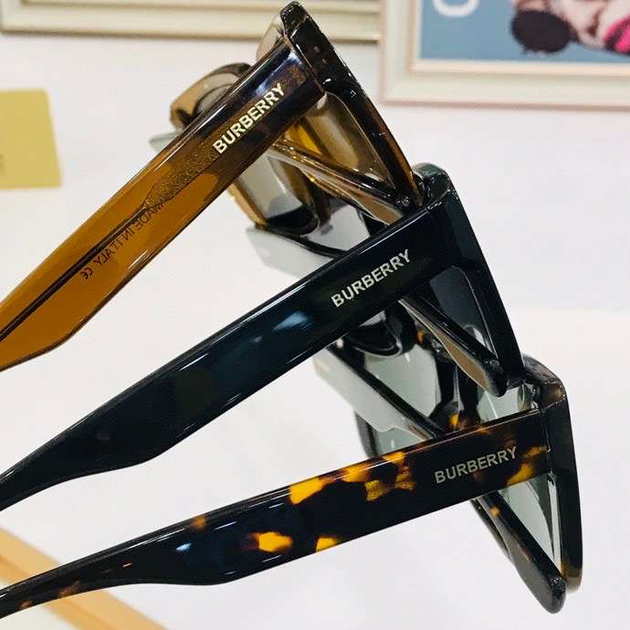 Picture of Burberry Sunglasses _SKUfw49886308fw